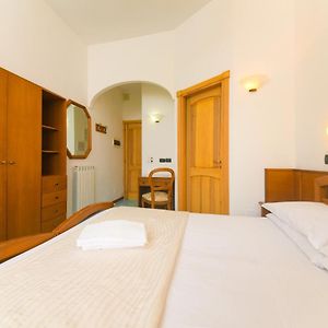 Camera standard con letto king size